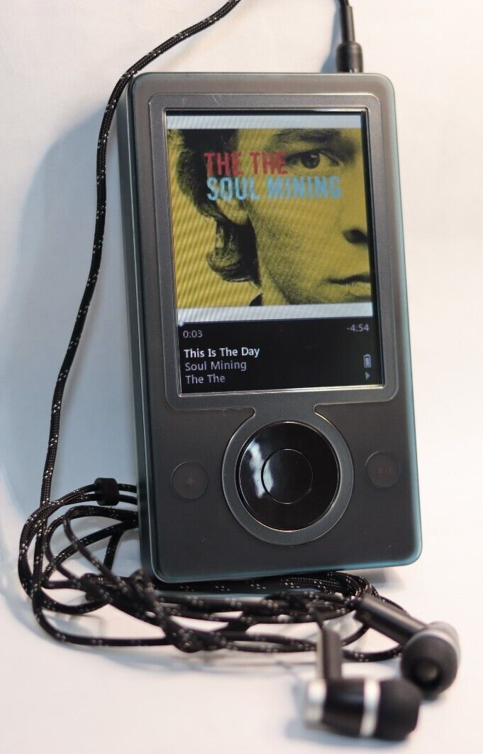 REFURBISHED - Microsoft Zune 30Gb with "Premium Earphones" - as seen in Guardians of the Galaxy 3 (Fully Operational) Serial Matched Box No: 018748764610