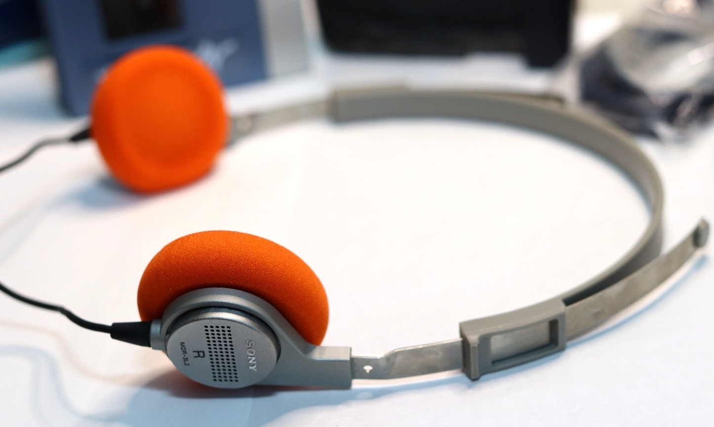 REFURBISHED - Sony Walkman Cassette Player Sony TPS-L2, Including Accessories in Original box. Rare Japanese Version Serial matched - (Fully Operational) Serial No: 62646