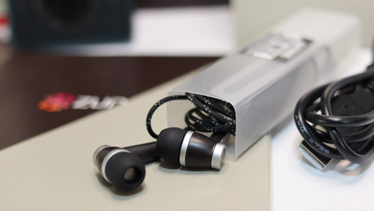 REFURBISHED - Microsoft Zune 30Gb with "Premium Earphones" - as seen in Guardians of the Galaxy 3 (Fully Operational) Serial Matched Box No: 018748764610