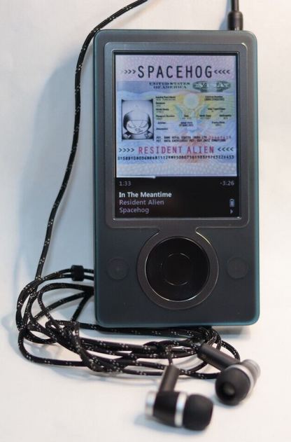 REFURBISHED - Microsoft Zune 30Gb with "Premium Earphones" - as seen in Guardians of the Galaxy 3 (Fully Operational) Serial Matched Box No: 018748764610