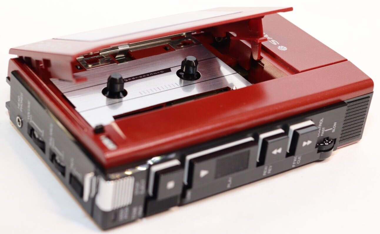 Sanyo Cassette Player M4440  with Case and User Manuel -  SN: 14310419