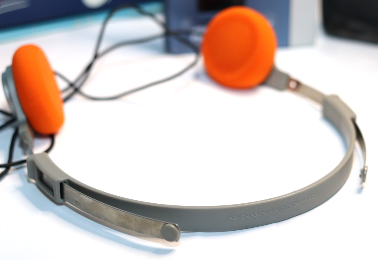 REFURBISHED - Sony Walkman Cassette Player Sony TPS-L2, Including Accessories in Original box. Rare Japanese Version Serial matched - (Fully Operational) Serial No: 62646