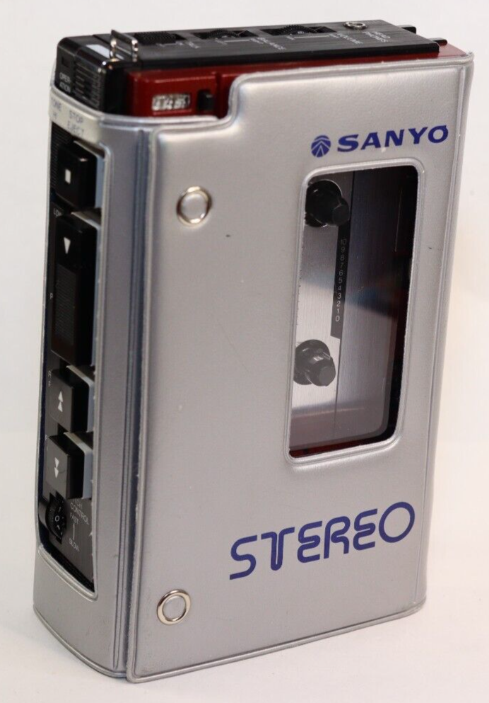 Sanyo Cassette Player M4440  with Case and User Manuel -  SN: 14310419