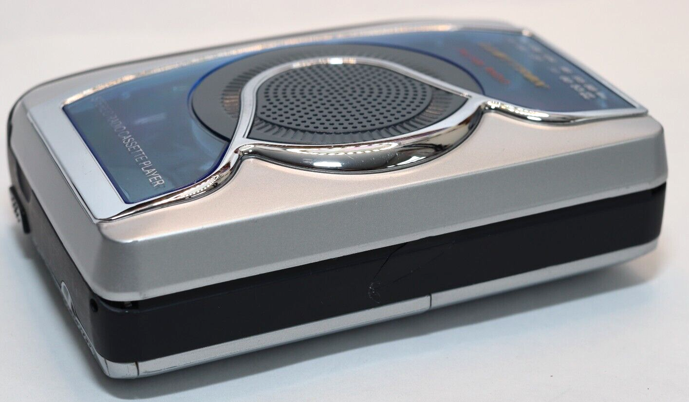 REFURBISHED - Lloytron Radio/Cassette Player W183 - (Fully Operational)