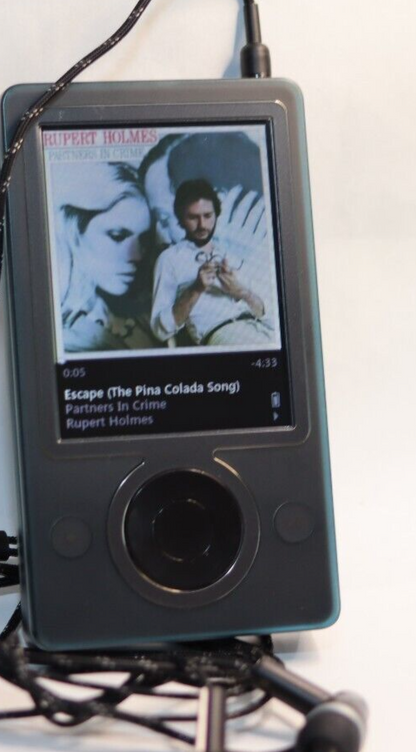 REFURBISHED - Microsoft Zune 30Gb with "Premium Earphones" - as seen in Guardians of the Galaxy 3 (Fully Operational) Serial Matched Box No: 018748764610