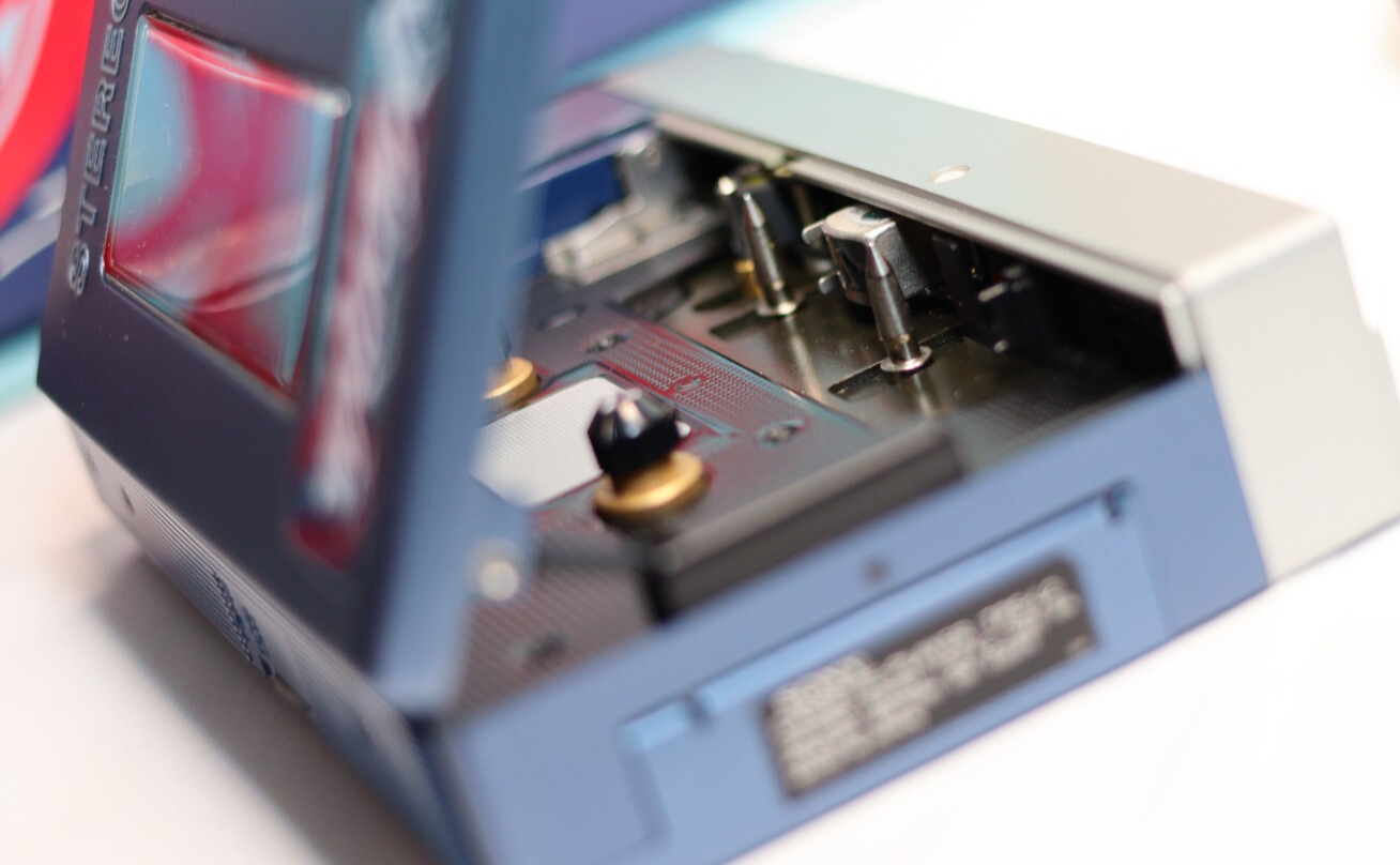 REFURBISHED - Sony Walkman Cassette Player Sony TPS-L2, Including Accessories in Original box. Rare Japanese Version Serial matched - (Fully Operational) Serial No: 62646